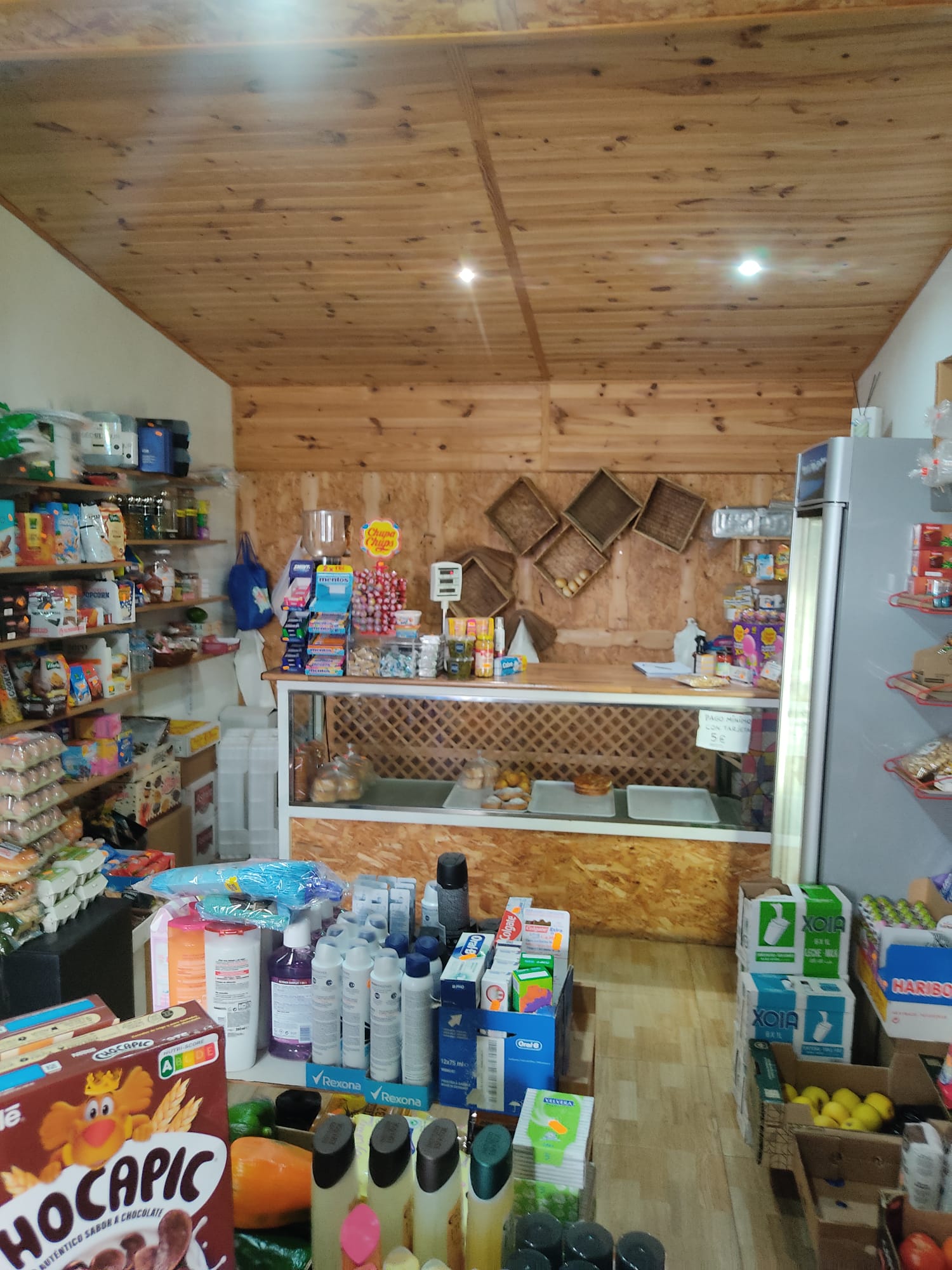 Interior de tienda - Reyco Alimentación